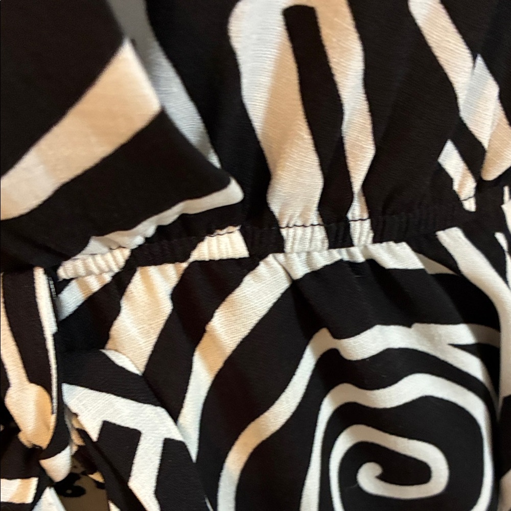 Black and White Patterned Women's Blouse - Picture 3 of 7